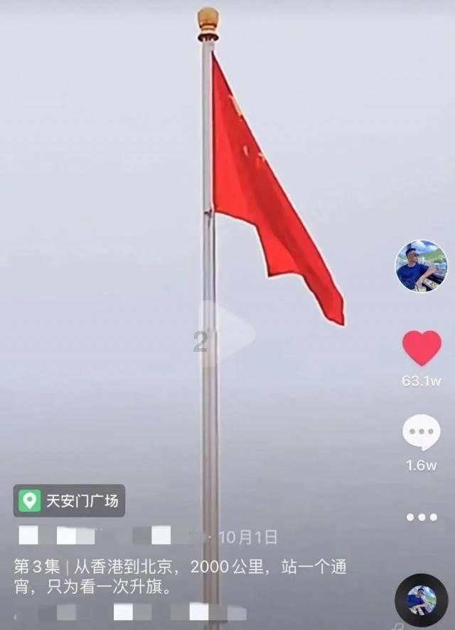 小李子近照似工作人员!与第57任嫩模女友恩爱出街,迷彩裤好霸气